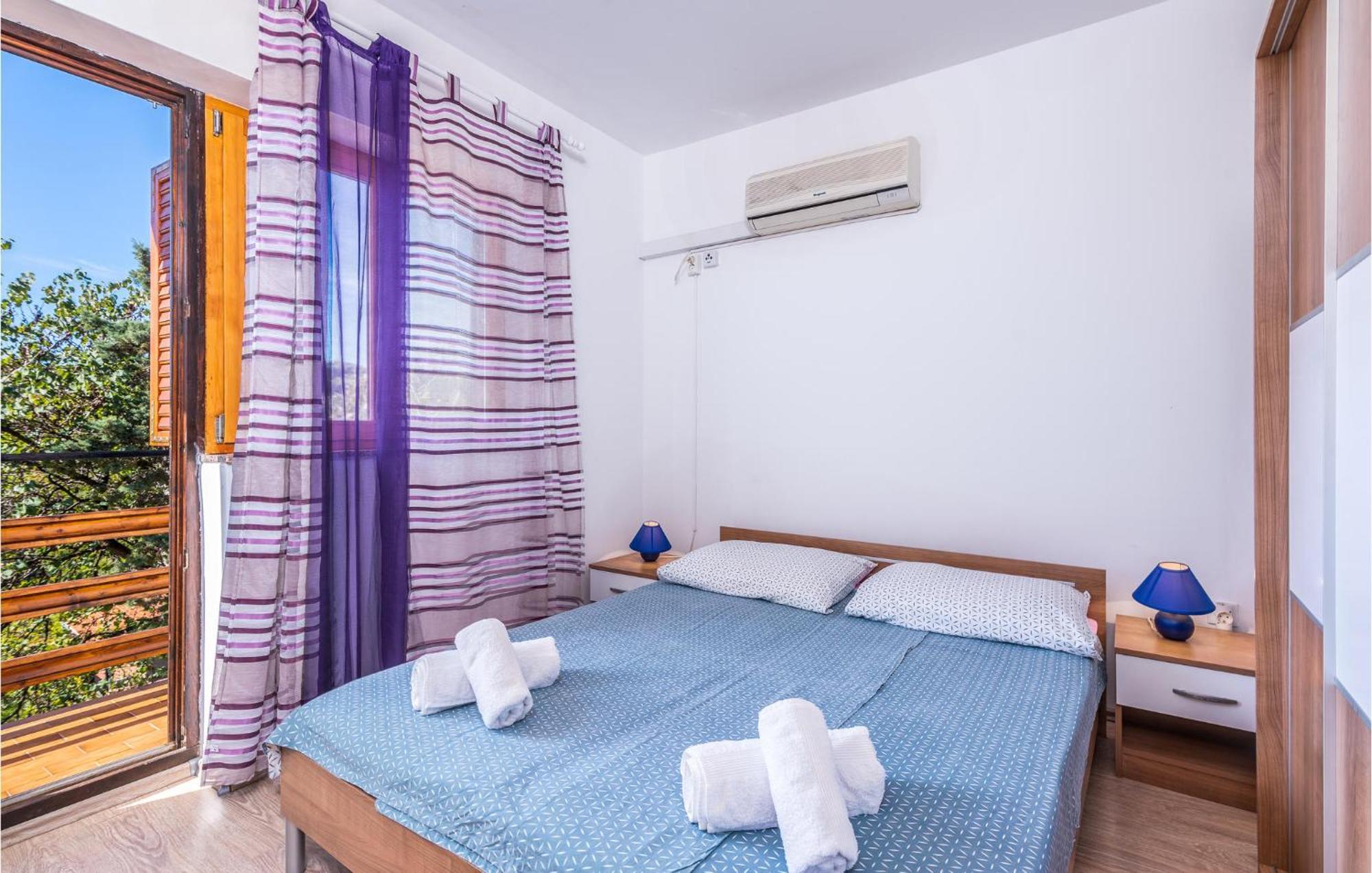3 Bedroom Nice Apartment In Krk Krk Town Buitenkant foto