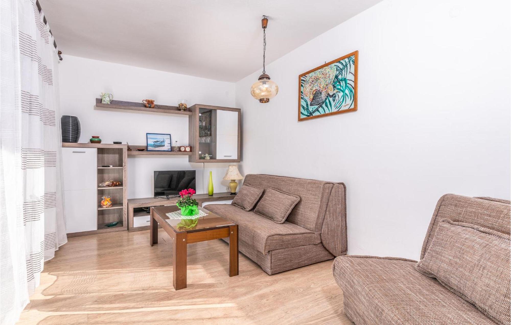 3 Bedroom Nice Apartment In Krk Krk Town Buitenkant foto