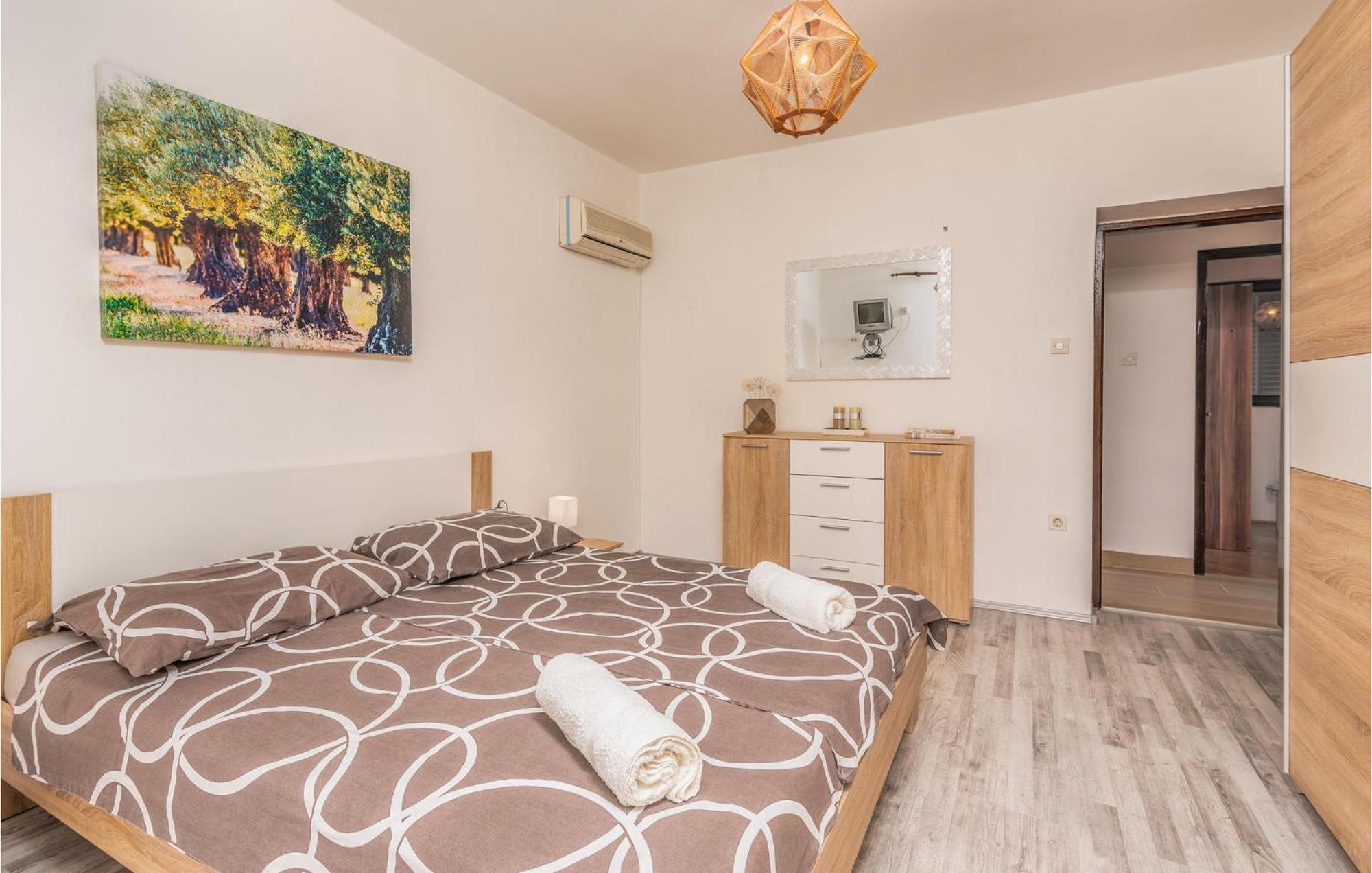 3 Bedroom Nice Apartment In Krk Krk Town Buitenkant foto