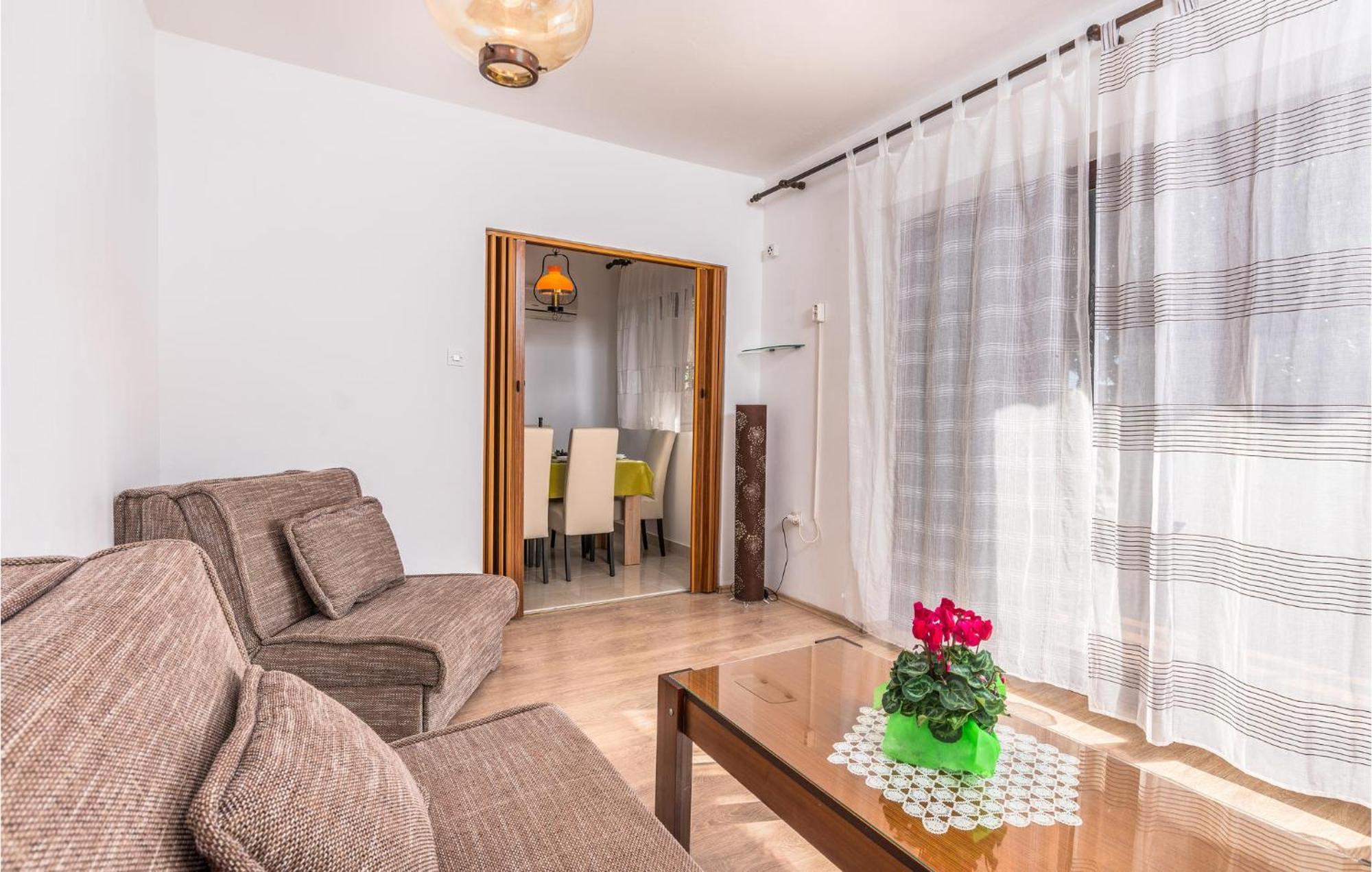 3 Bedroom Nice Apartment In Krk Krk Town Buitenkant foto